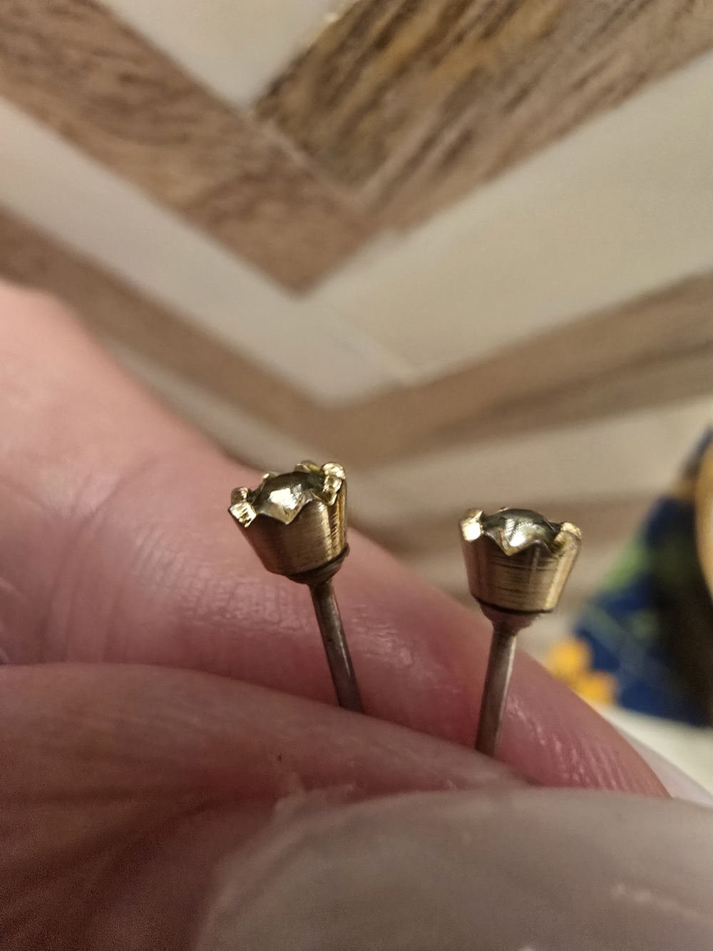 Vintage 1950s Buttercup Style Diamond And Gold Earings